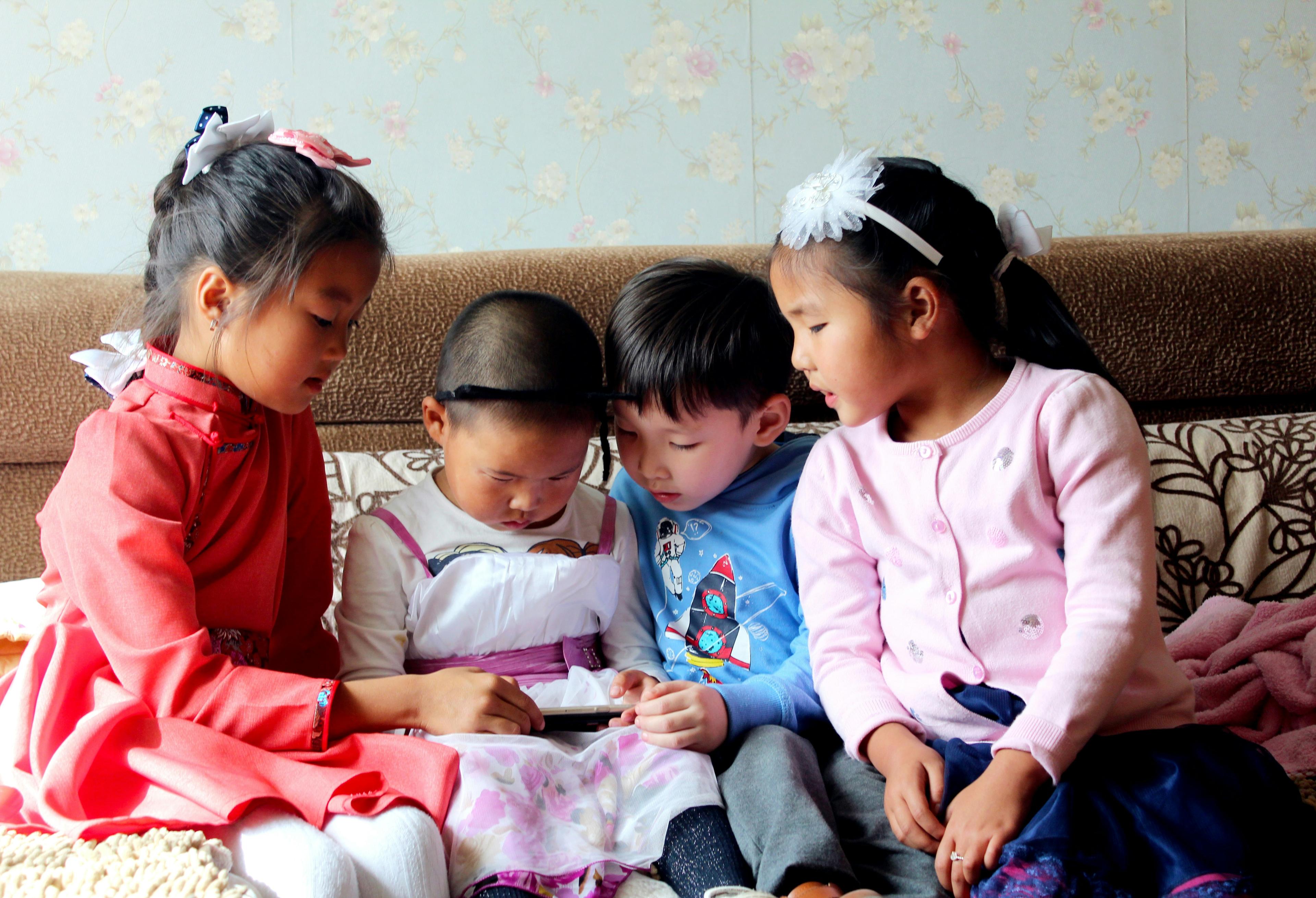 Facebook and YouTube Trials Expose Social Media Addiction for Young People